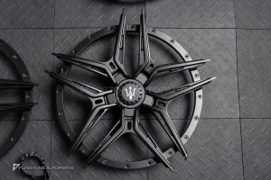 Custom forged ส่วนนอก แบบ Center lock สำหรับ Maserati Levante สีดำด้าน