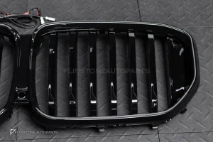กระจังหน้า สำหรับ BMW X5 G18 LCI เส้นเดี่ยว สีดำเงา มีกล้องหน้า