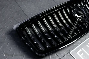 กระจังหน้า สำหรับ Volvo XC90 สีดำเงา