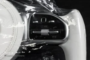 พวงมาลัยพร้อมAirbag สำหรับ W117 CLA-Class หนังสีขาว ทรง YOKE