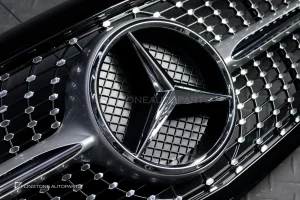 กระจังหน้า W205 C-Class ทรง Diamond ขอบสีดำเงา สำหรับรถ Executive