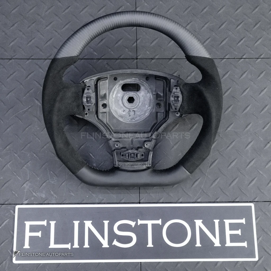 พวงมาลัย Carbon fiber สำหรับ Aston Martin Vantage 2010 หนังดำ ด้ายดำ