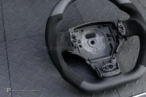 พวงมาลัย Carbon fiber สำหรับ Aston Martin Vantage 2010 หนังดำ ด้ายดำ