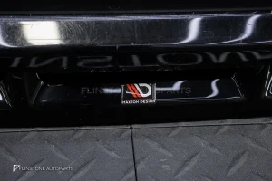 ลิ้นหน้า สำหรับ Volvo XC40 ทรง Maxton Design สีดำเงา