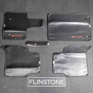 ผ้ารองพื้น ลาย Carbon fiber สำหรับ W464 G-Class ปั๊มโลโก้ AMG สีแดง