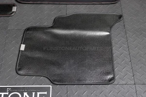 ผ้ารองพื้น ลาย Carbon fiber สำหรับ W464 G-Class ปั๊มโลโก้ AMG สีแดง