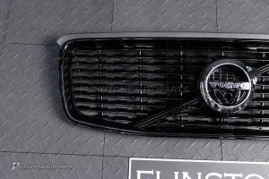 กระจังหน้า สำหรับ Volvo XC90 สีดำเงา