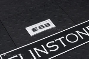 โลโก้ E63 สีดำเงา