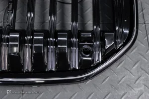 กระจังหน้า LED สำหรับ BMW G07 I7 เส้นเดี่ยว สีดำเงา