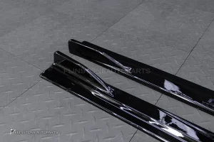 สเกิร์ตข้าง BMW G22 Series 4 ทรง GT สีดำเงา