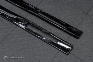 สเกิร์ตข้าง BMW G22 Series 4 ทรง GT สีดำเงา