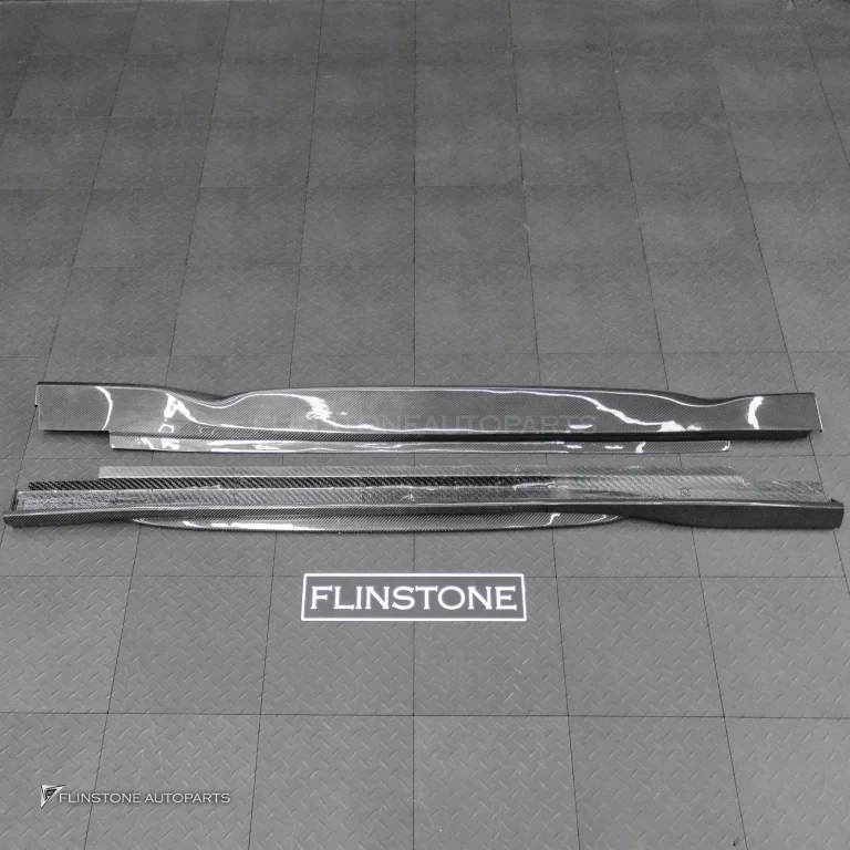 สเกิร์ตข้าง Carbon Fiber Porsche CAYENNE E3 ทรง TAKD DESIGN