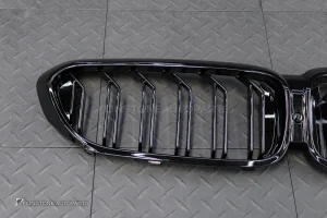 กระจังหน้า สำหรับ BMW G30 Series 5 Per LCi เส้นคู่ สีดำเงา