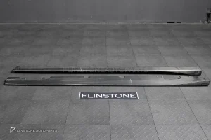 ตำหนิ สเกิร์ตข้าง Carbon fiber สำหรับ W117 CLA-Class ทรง Revozport