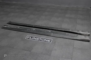 ตำหนิ สเกิร์ตข้าง Carbon fiber สำหรับ W117 CLA-Class ทรง Revozport
