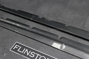 ตำหนิ สเกิร์ตข้าง Carbon fiber สำหรับ W117 CLA-Class ทรง Revozport