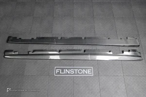 ตำหนิ สเกิร์ตข้าง Carbon fiber สำหรับ W117 CLA-Class ทรง Revozport