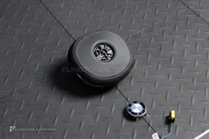 พวงมาลัย พร้อมปุ่ม M1 M2 สำหรับ BMW X6 G06 หนังดำ ด้าย3สี กรอบ Carbon fiber