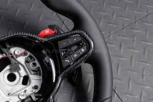 พวงมาลัย พร้อมปุ่ม M1 M2 สำหรับ BMW X6 G06 หนังดำ ด้าย3สี กรอบ Carbon fiber