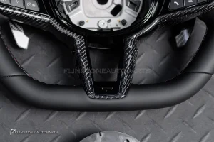 พวงมาลัย พร้อมปุ่ม M1 M2 สำหรับ BMW X6 G06 หนังดำ ด้าย3สี กรอบ Carbon fiber