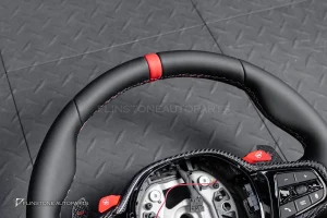 พวงมาลัย พร้อมปุ่ม M1 M2 สำหรับ BMW X6 G06 หนังดำ ด้าย3สี กรอบ Carbon fiber