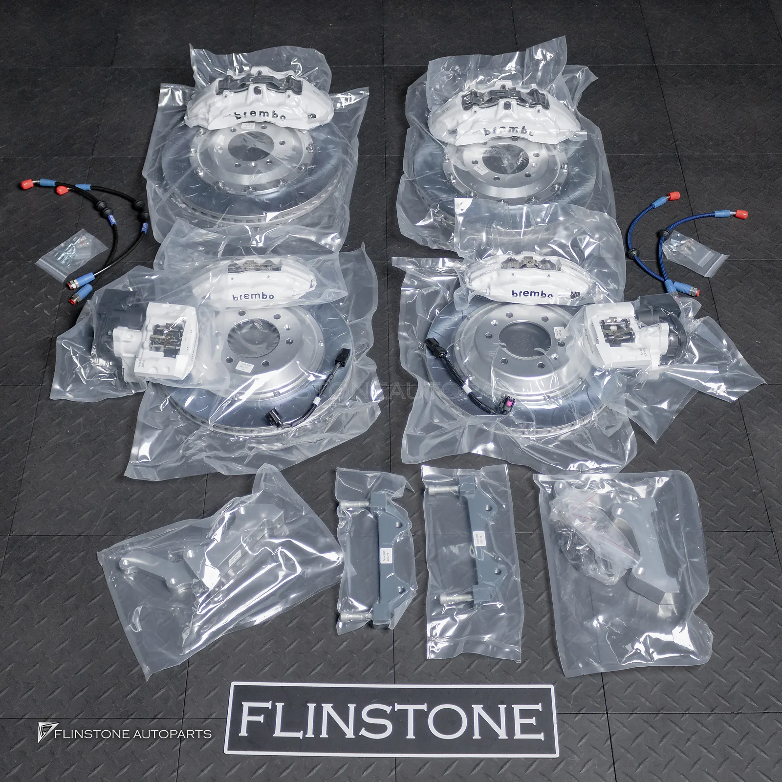 ชุดเบรก Brembo สำหรับ TESLA MODEL Y JUNIPER ปั๊มขาว โลโก้ดำ