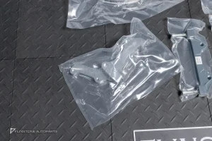 ชุดเบรค Brembo สำหรับ TESLA MODEL Y JUNIPER ปั๊มขาว โลโก้ดำ