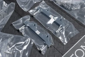 ชุดเบรค Brembo สำหรับ TESLA MODEL Y JUNIPER ปั๊มขาว โลโก้ดำ