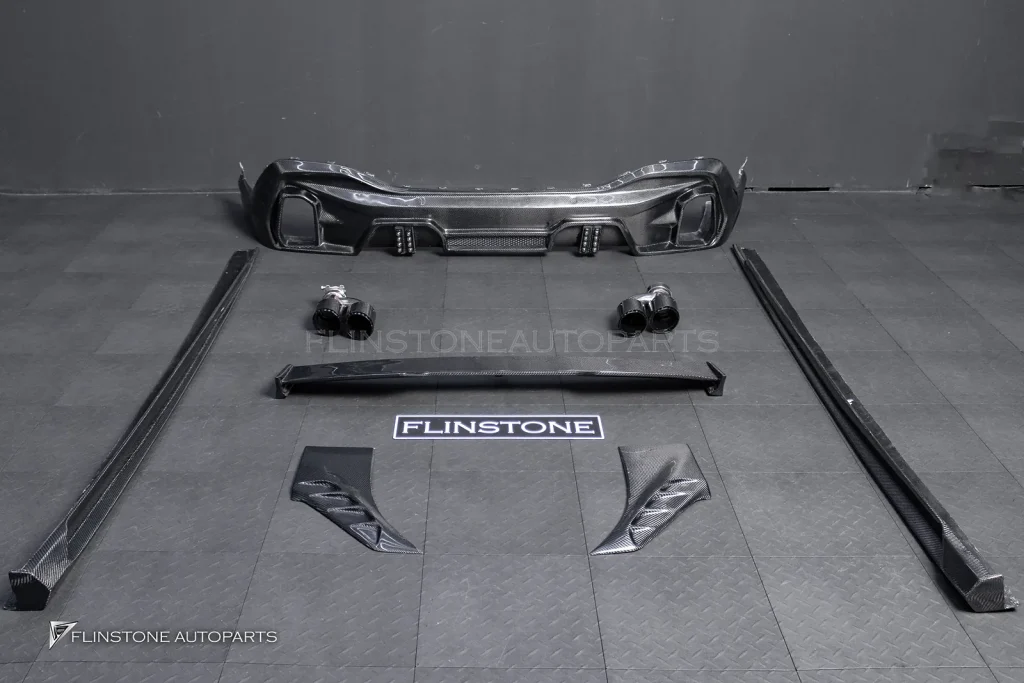 ช่องลมข้าง + สเกิร์ตข้าง + สปอยเลอร์หลังคา + ดิฟฟิวเซอร์พร้อมไฟ LED Carbon fiber สำหรับ X6 G06 LCI ทรง Larte Design