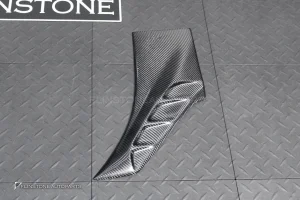 ช่องลมข้าง + สเกิร์ตข้าง + สปอยเลอร์หลังคา + ดิฟฟิวเซอร์พร้อมไฟ LED Carbon fiber สำหรับ X6 G06 LCI ทรง Larte Design