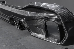 ช่องลมข้าง + สเกิร์ตข้าง + สปอยเลอร์หลังคา + ดิฟฟิวเซอร์พร้อมไฟ LED Carbon fiber สำหรับ X6 G06 LCI ทรง Larte Design