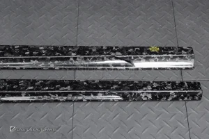 สเกิร์ตข้าง Forged Carbon สำหรับ AUDI RS7 ทรง Future Design
