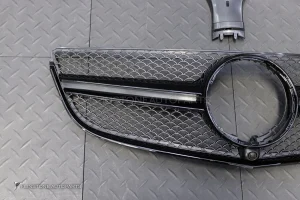 กระจังหน้า W207 E-Class Coupe Facelift ทรง E63 AMG สีดำ