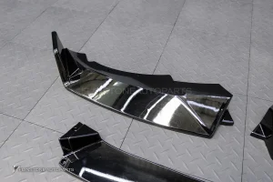ลิ้นหน้า BMW X6 G06 LCI ทรง M Performance สีดำเงา
