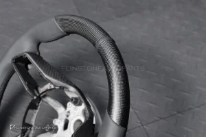 พวงมาลัย Cabon fiber แบบด้าน สำหรับ PORSCHE 992 Carrera หนังดำ-ด้ายดำ