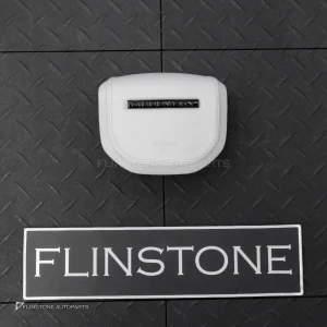 Air bag สำหรับ Land Rover Defender 110 หนังสีขาว ด้ายสีขาว โลโก้สีดำเงา