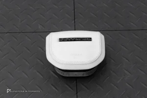 Air bag สำหรับ Land Rover Defender 110 หนังสีขาว ด้ายสีขาว โลโก้สีดำเงา