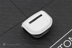 Air bag สำหรับ Land Rover Defender 110 หนังสีขาว ด้ายสีขาว โลโก้สีดำเงา