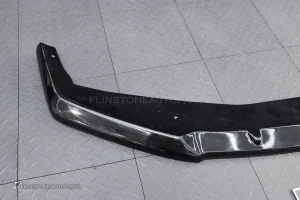 ลิ้นหน้า สำหรับ BMW G70 Series 7 ทรง Maxton design สีดำเงา