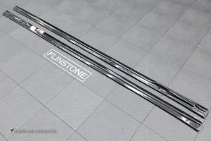 สเกิร์ตข้าง สำหรับ BMW G70 Series 7 ทรง Maxton design สีดำเงา
