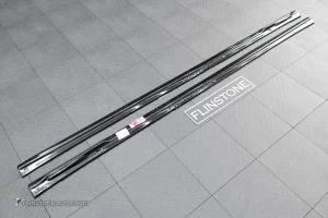 สเกิร์ตข้าง สำหรับ BMW G70 Series 7 ทรง Maxton design สีดำเงา