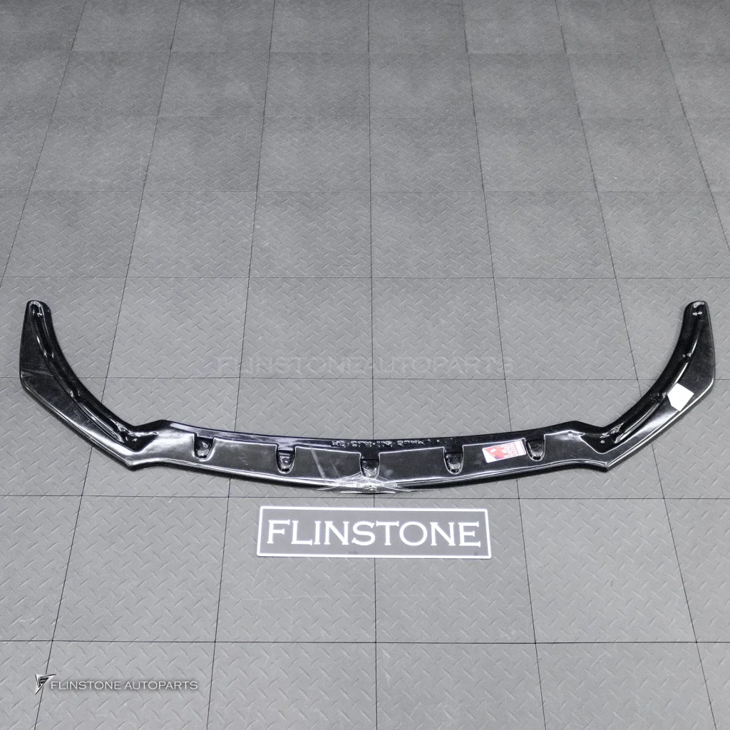 ลิ้นหน้า สำหรับ Mercedes Benz W118 CLA-Class ทรง Maxton design สีดำเงา