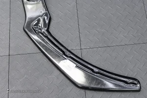 ลิ้นหน้า สำหรับ Mercedes Benz W118 CLA-Class ทรง Maxton design สีดำเงา