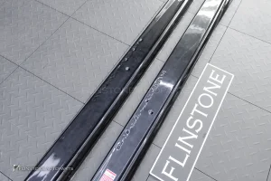 สเกิร์ตข้าง สำหรับ BMW X6 G06 ทรง Maxton design สีดำเงา