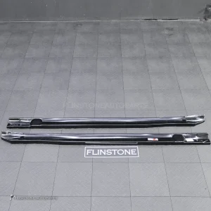 สเกิร์ตข้าง สำหรับ Mercedes Benz C236 CLE-Class ทรง Maxton design สีดำเงา