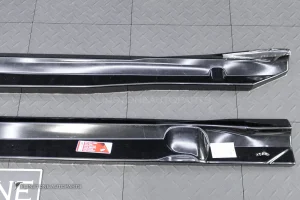 สเกิร์ตข้าง สำหรับ Mercedes Benz C236 CLE-Class ทรง Maxton design สีดำเงา