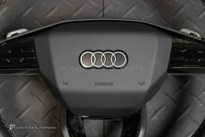 พวงมาลัย พร้อม Airbag สำหรับ Audi Q6 E-Tron หนังสีดำ ด้ายสีขาว