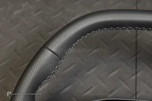 พวงมาลัย พร้อม Airbag สำหรับ Audi Q6 E-Tron หนังสีดำ ด้ายสีขาว