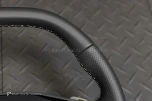 พวงมาลัย พร้อม Airbag สำหรับ Audi Q6 E-Tron หนังสีดำ ด้ายสีขาว