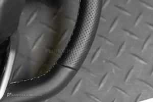 พวงมาลัย พร้อม Airbag สำหรับ Audi Q6 E-Tron หนังสีดำ ด้ายสีขาว